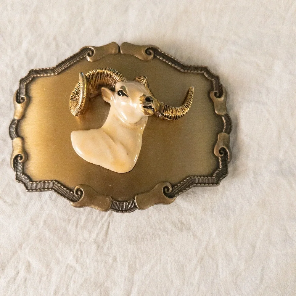 Vintage 1977 Raintree Belt Buckle Gold Ram Outdoors Hunting‎ Sportsman